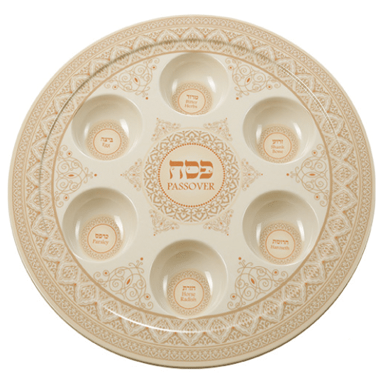 צלחת סדר עם עיטורים